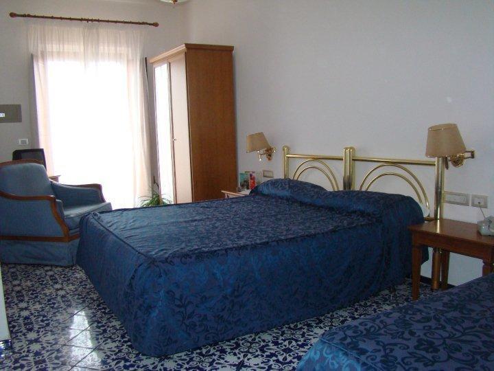 Hotel Zi'Ntonio Scala Quarto foto